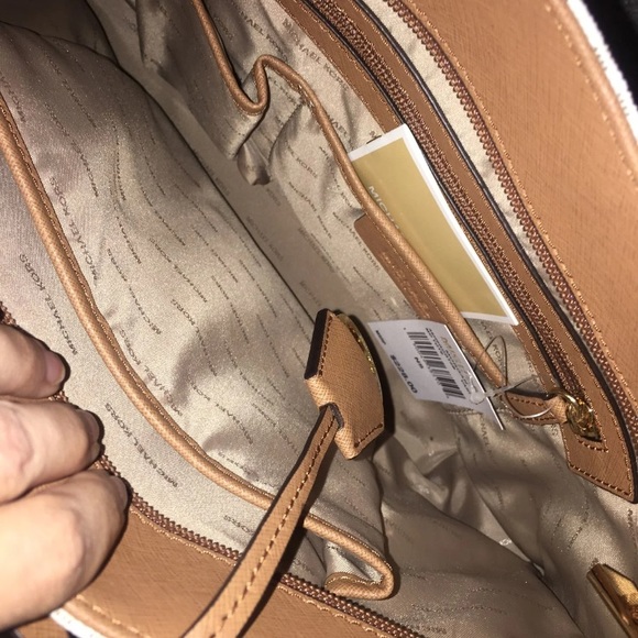 ISO TRADES! NWT Michael Kors Tote Bag DO NOT BUY - Picture 4 of 6